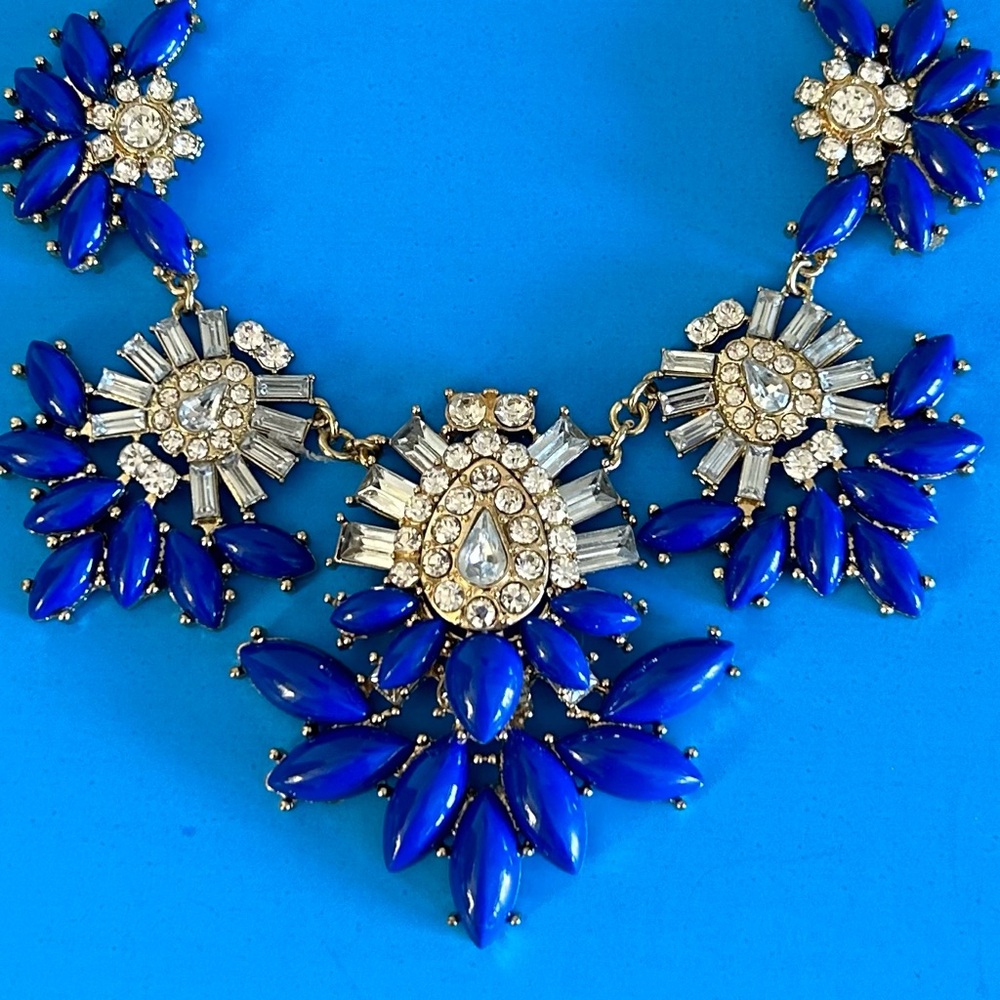 Elegant Blue & Gold Rhinestone Statement Necklace w/ Silver Necklace Chain NWOT